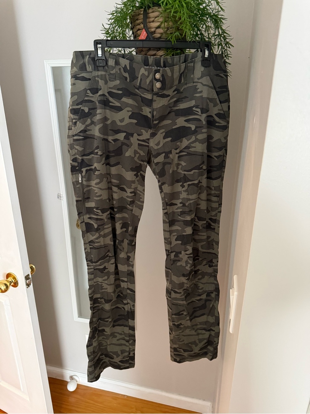 Columbia Men's Camo Cargo Pants in Olive and Dark Green